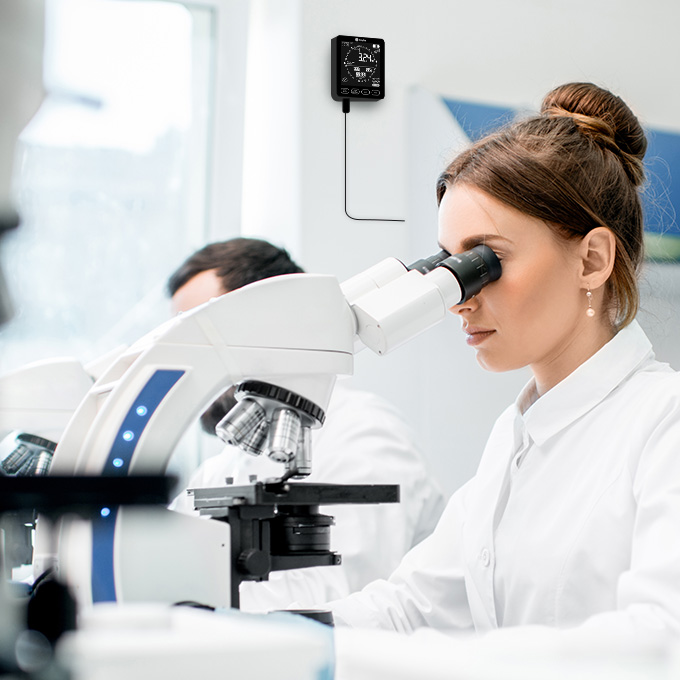 Laboratory with EasyLog Cloud | Lady with Microscope